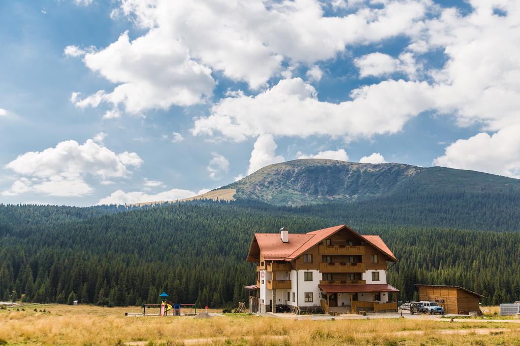 Pensiunea Sureanu Tău Bistra Exteriör bild